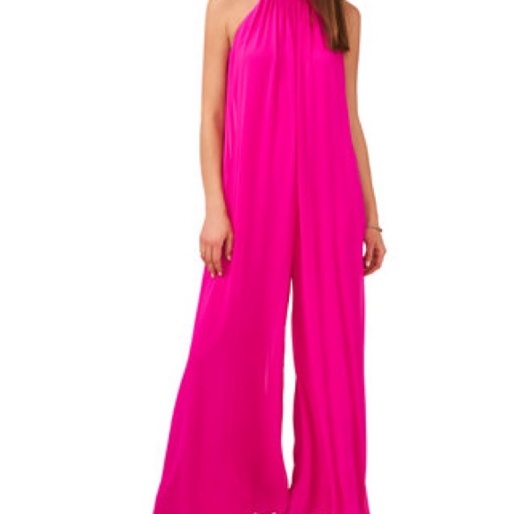 ***FREE SHIPPING*** Vince Camuto Women's Halter Jumpsuit Pomegranate Pink Romper - Picture 1 of 8